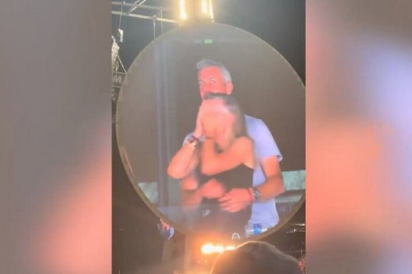 Энди Байрон, астроном и бывший участник Astronomer, уволился после инцидента на концерте Coldplay